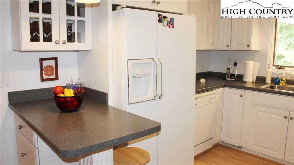Image number 3 for the current listing