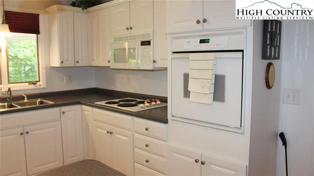 Image number 4 for the current listing