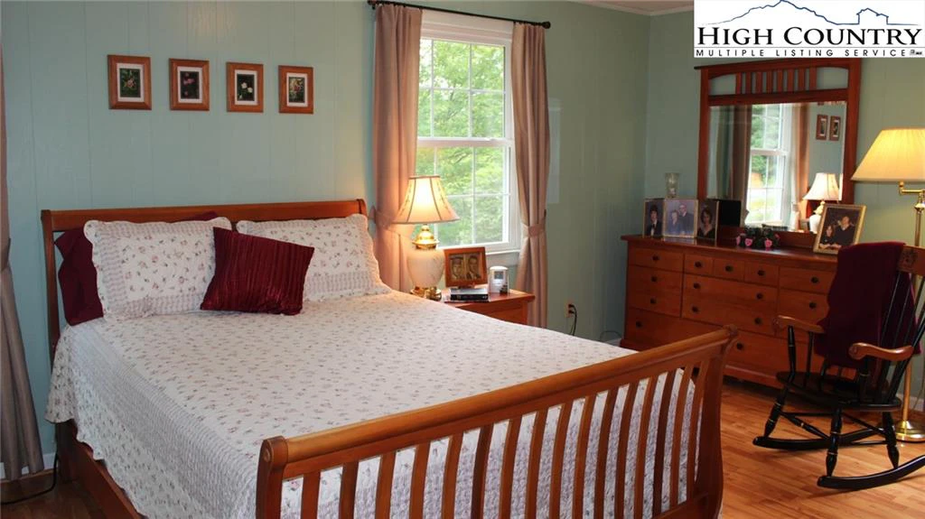 Image number 7 for the current listing