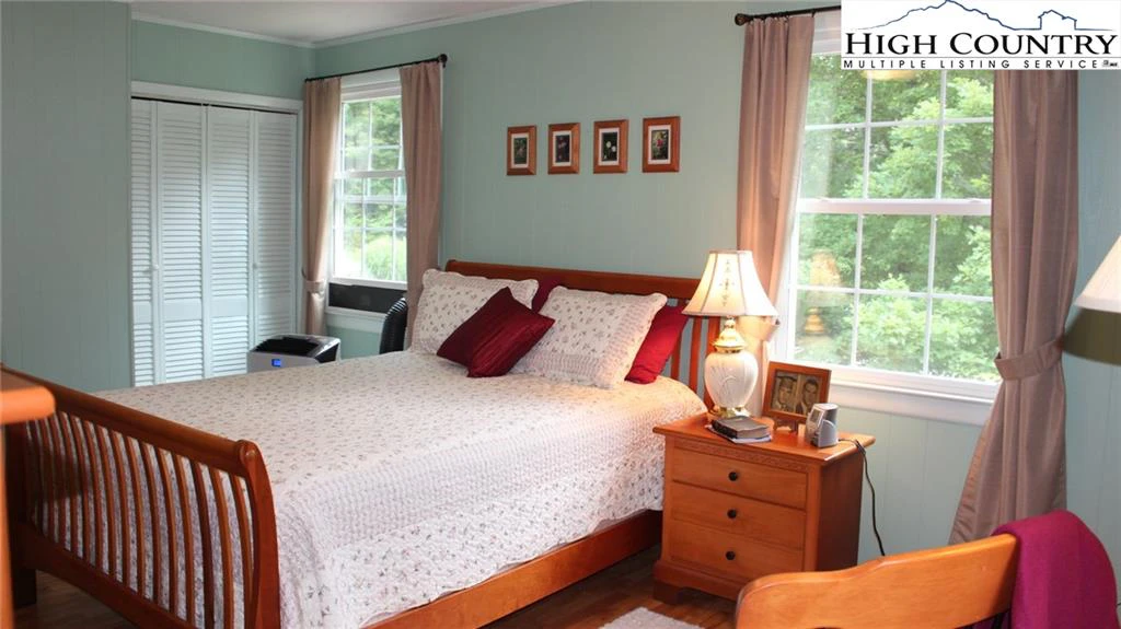 Image number 9 for the current listing