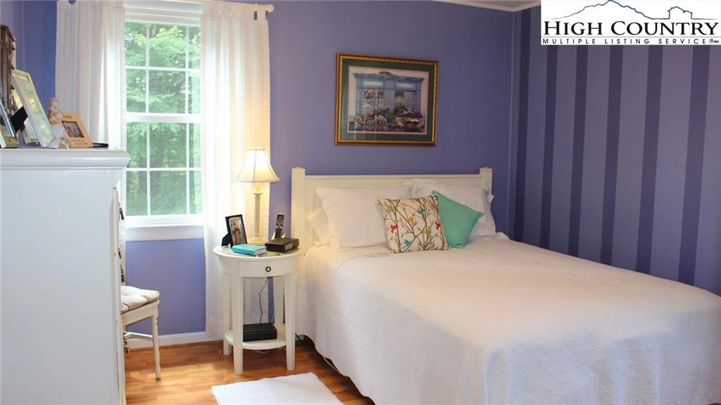 Image number 10 for the current listing
