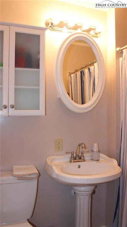 Image number 13 for the current listing