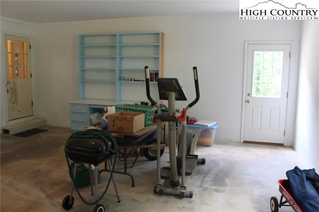 Image number 16 for the current listing