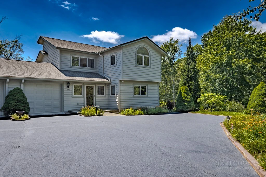 Image number 1 for the current listing