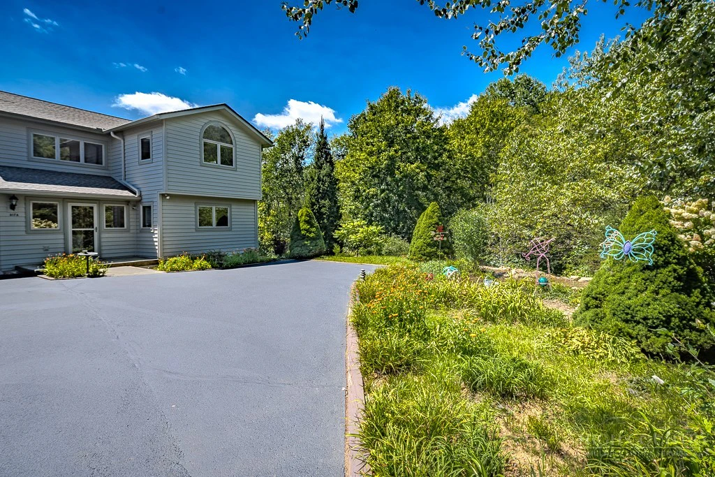 Image number 2 for the current listing