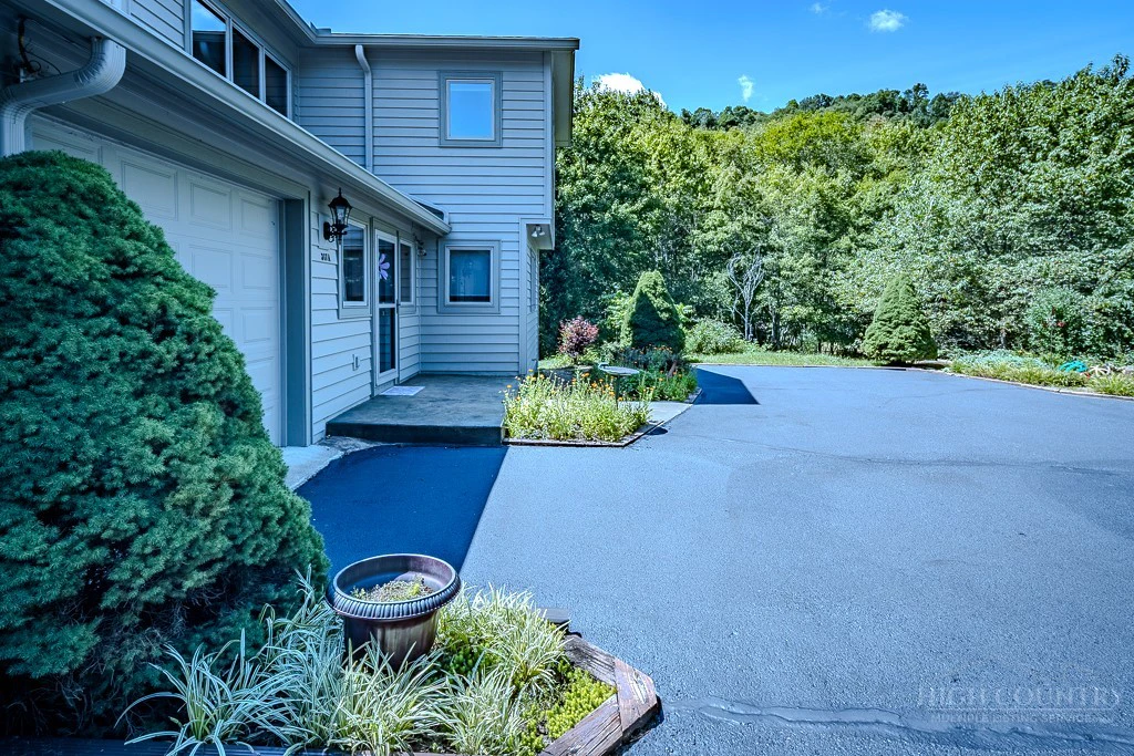 Image number 5 for the current listing