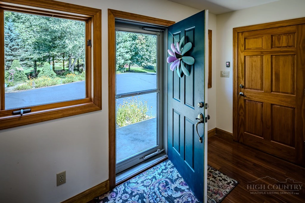 Image number 6 for the current listing