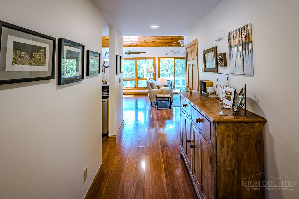 Image number 7 for the current listing