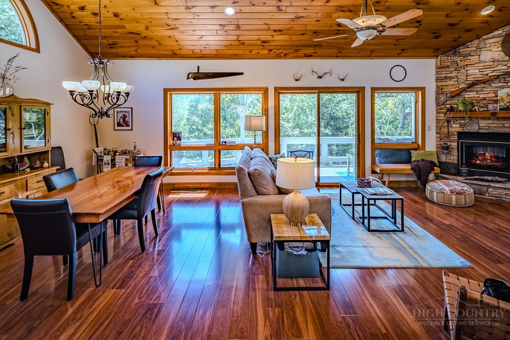 Image number 9 for the current listing