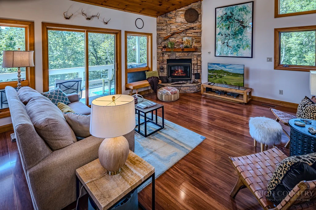 Image number 10 for the current listing