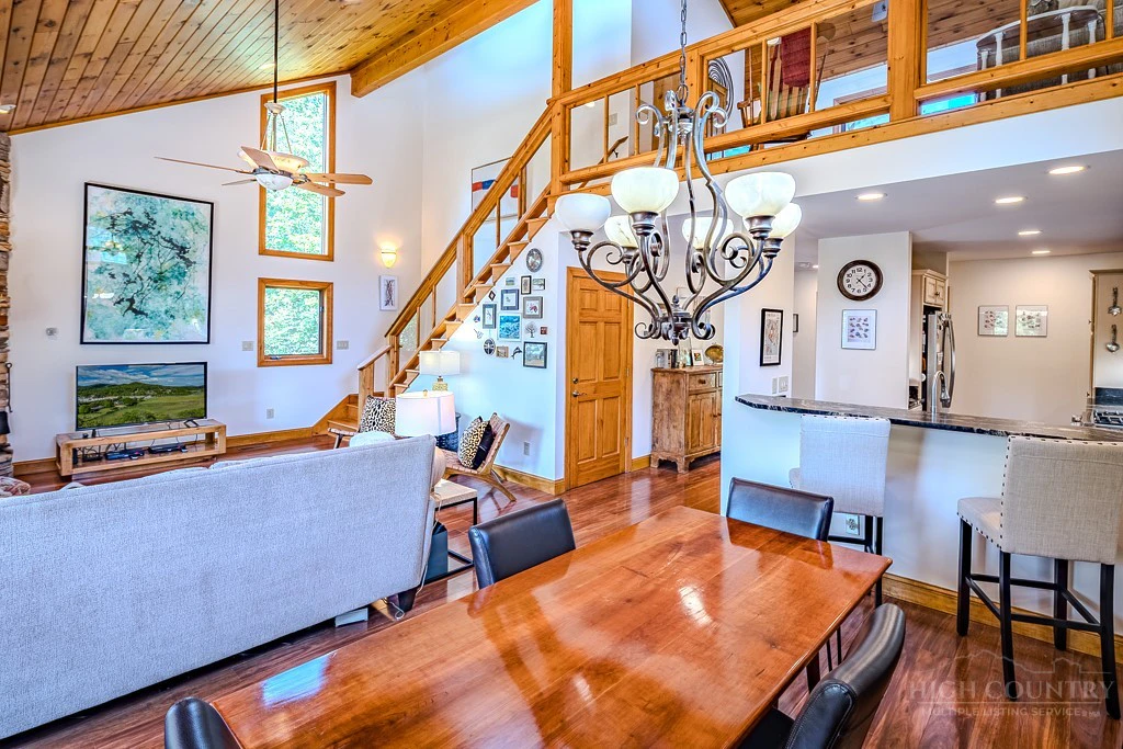 Image number 18 for the current listing