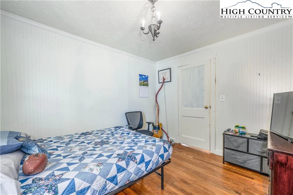 Image number 11 for the current listing