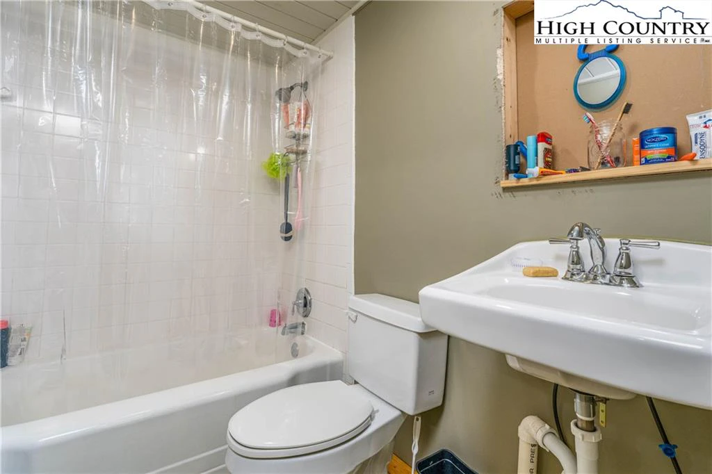 Image number 3 for the current listing