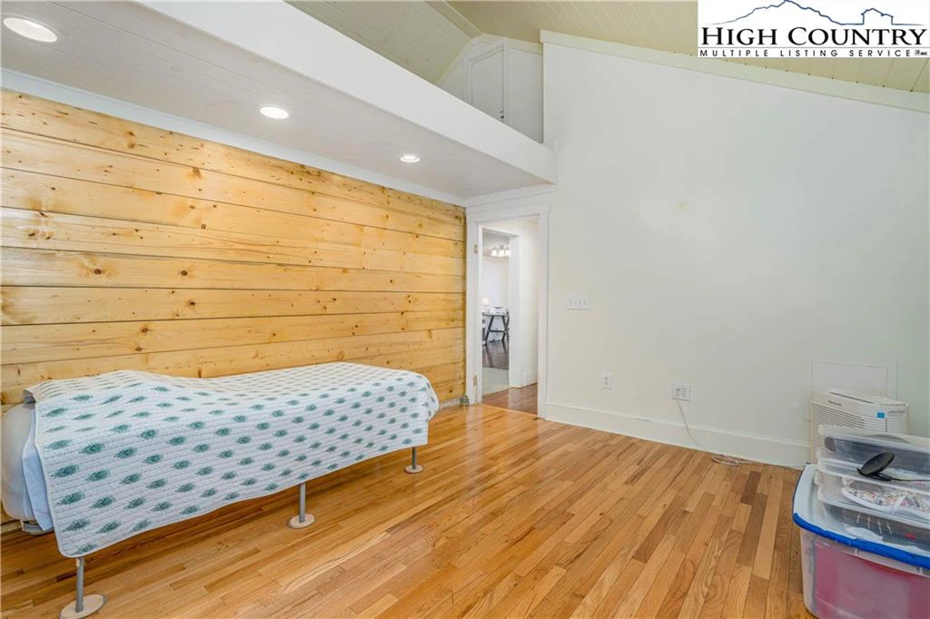 Image number 5 for the current listing