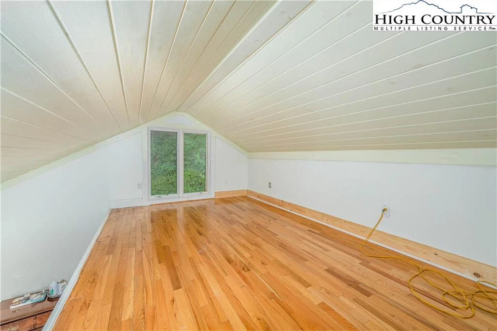 Image number 7 for the current listing