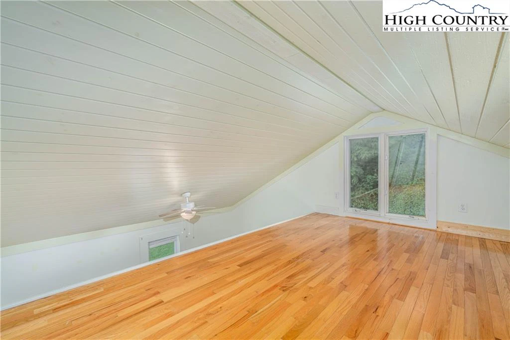 Image number 8 for the current listing