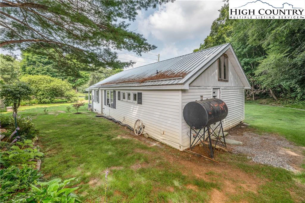 Image number 17 for the current listing