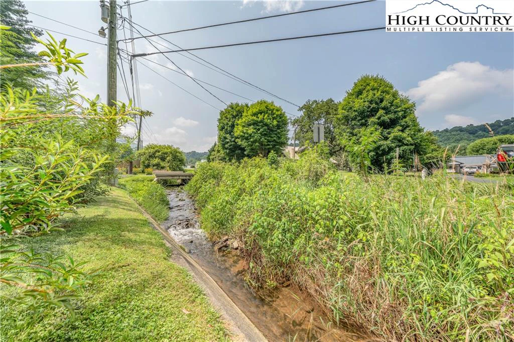 Image number 19 for the current listing