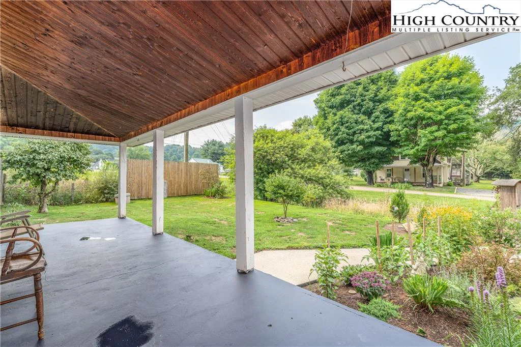 Image number 27 for the current listing