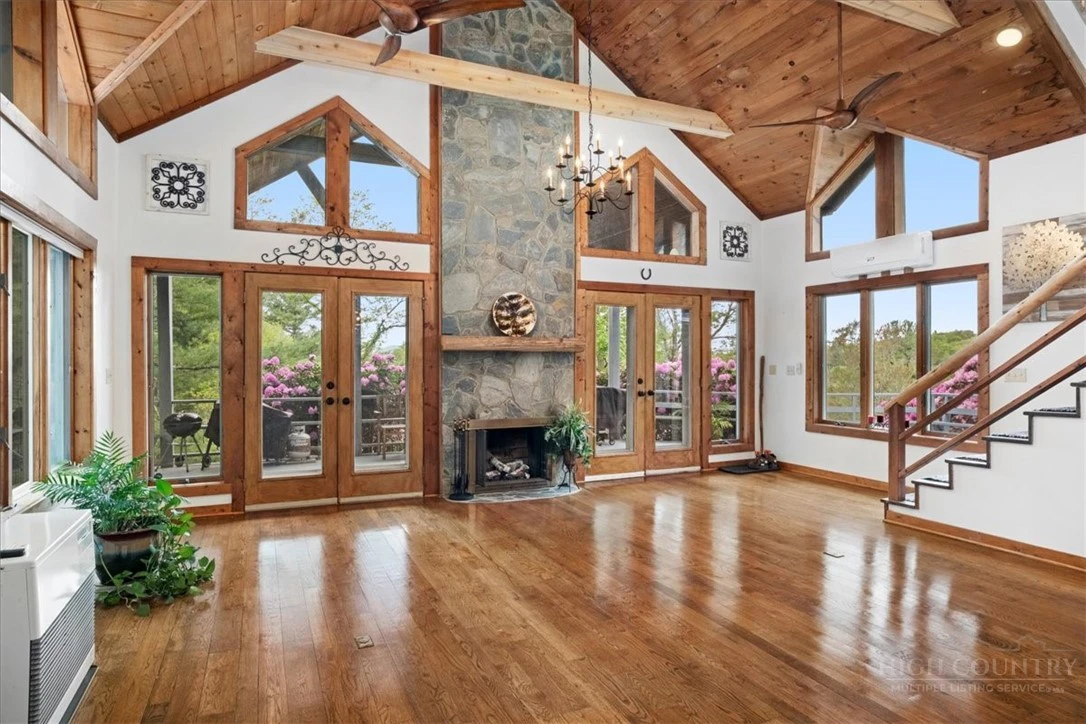 Image number 1 for the current listing