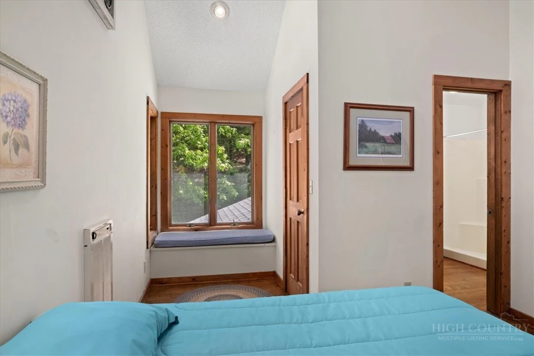 Image number 10 for the current listing