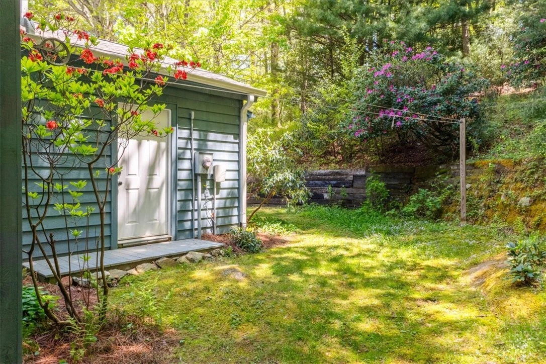 Image number 15 for the current listing