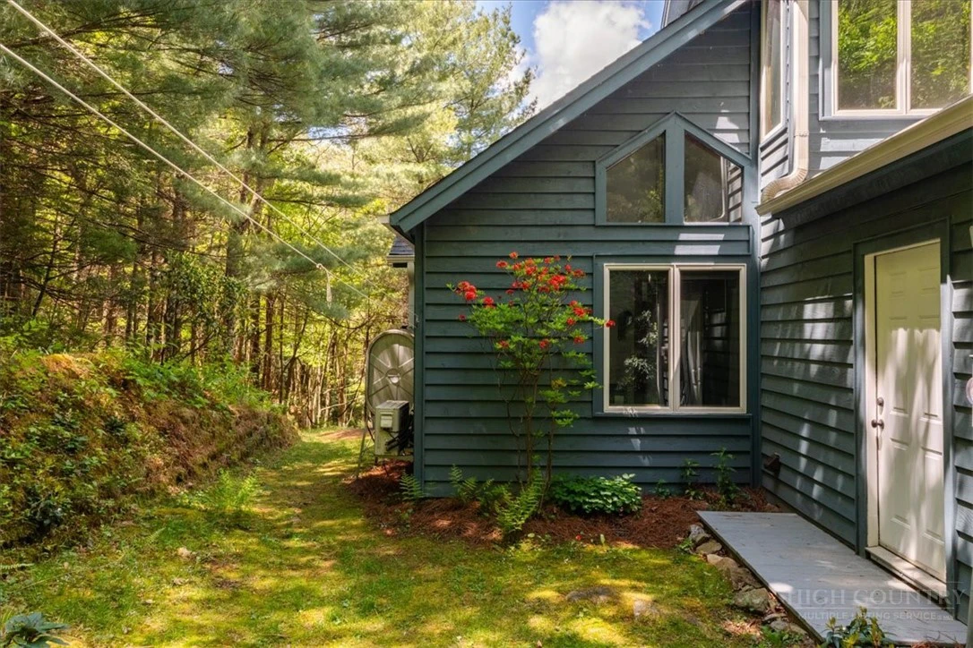 Image number 18 for the current listing