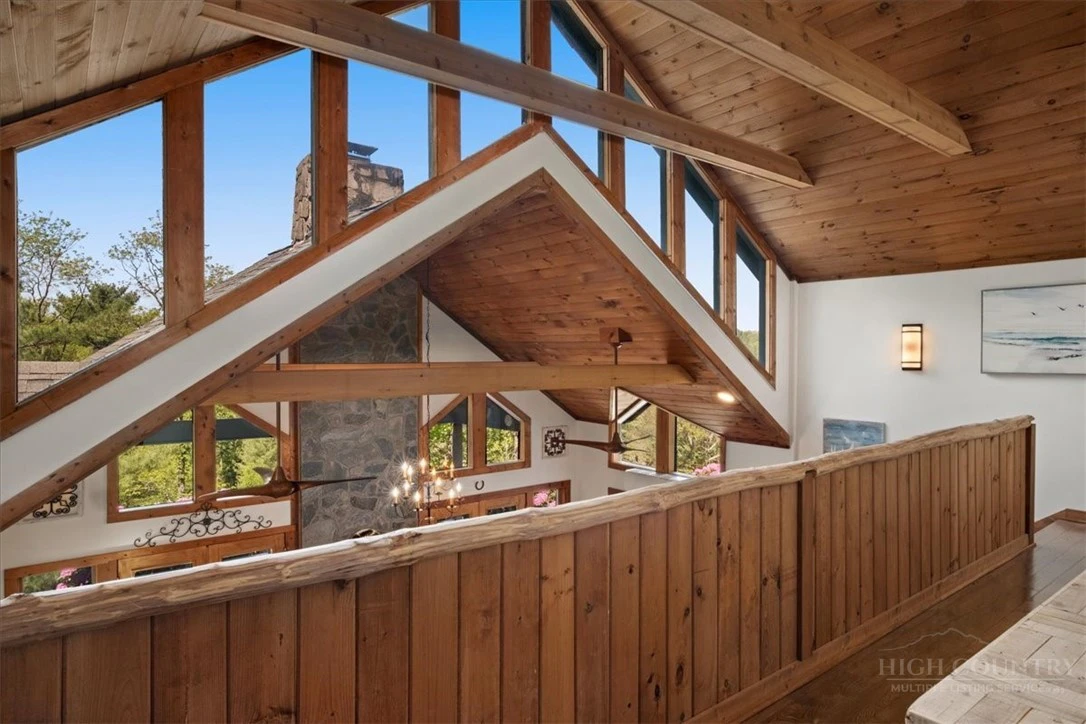 Image number 3 for the current listing