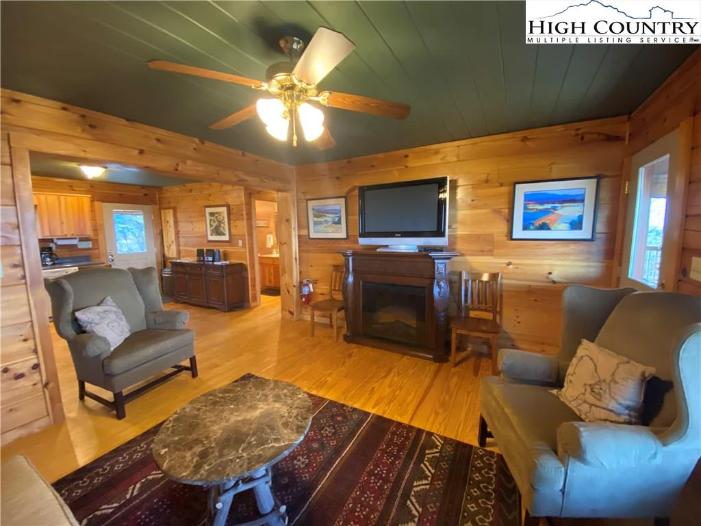 Image number 3 for the current listing