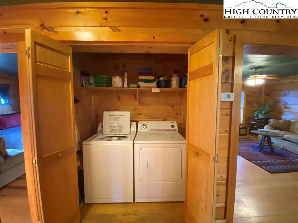 Image number 4 for the current listing