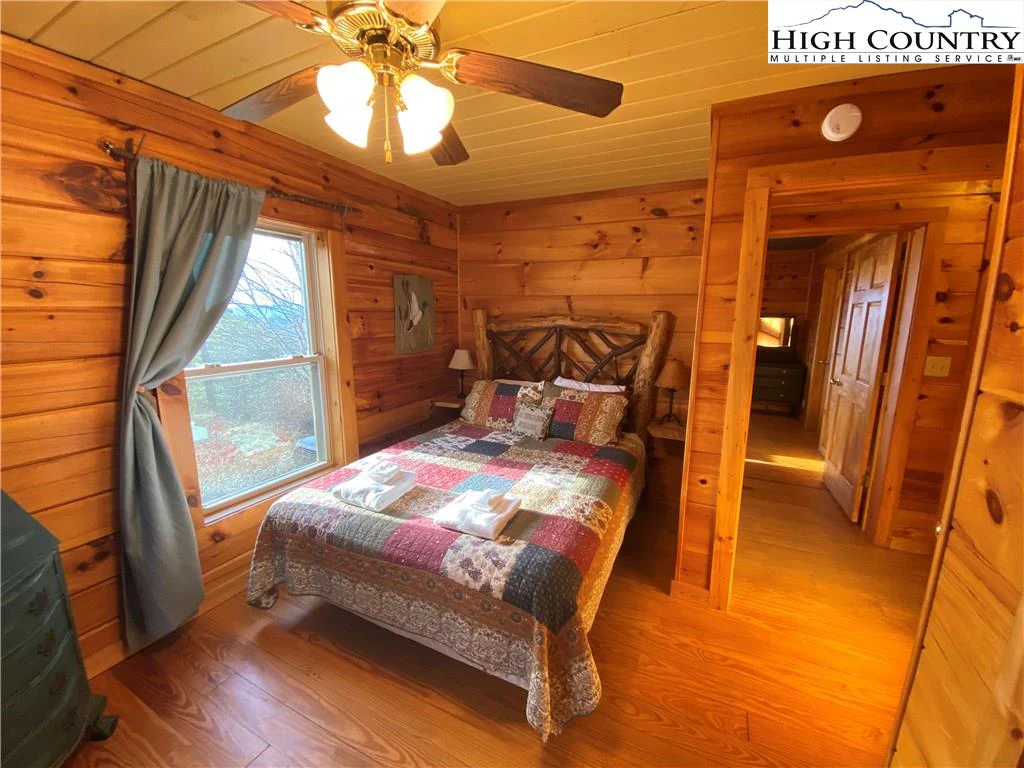 Image number 6 for the current listing