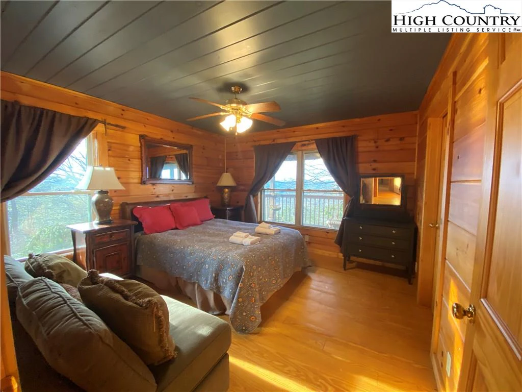 Image number 7 for the current listing