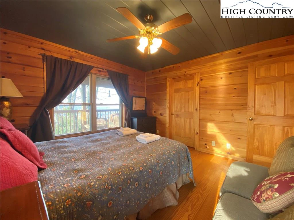 Image number 8 for the current listing