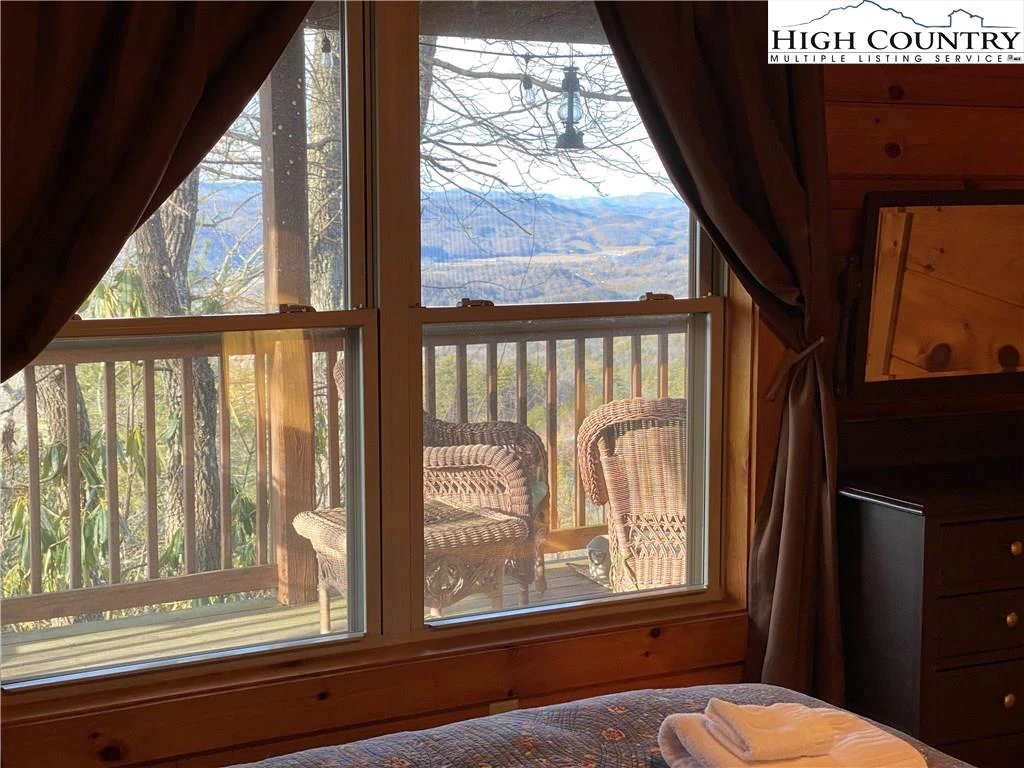 Image number 9 for the current listing