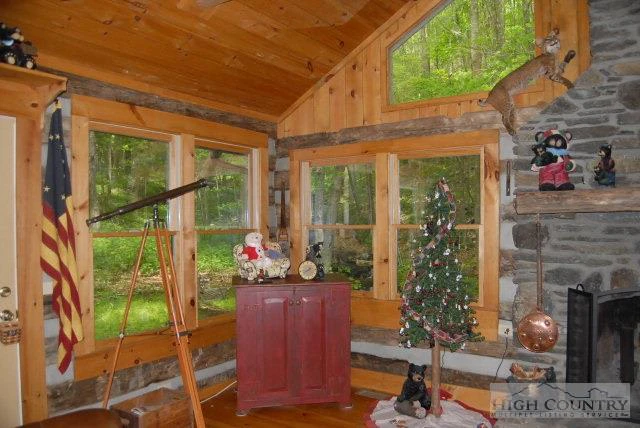 Image number 15 for the current listing