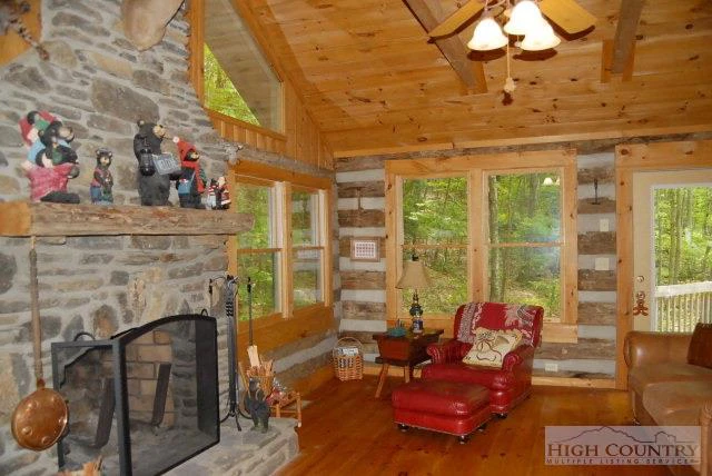Image number 13 for the current listing