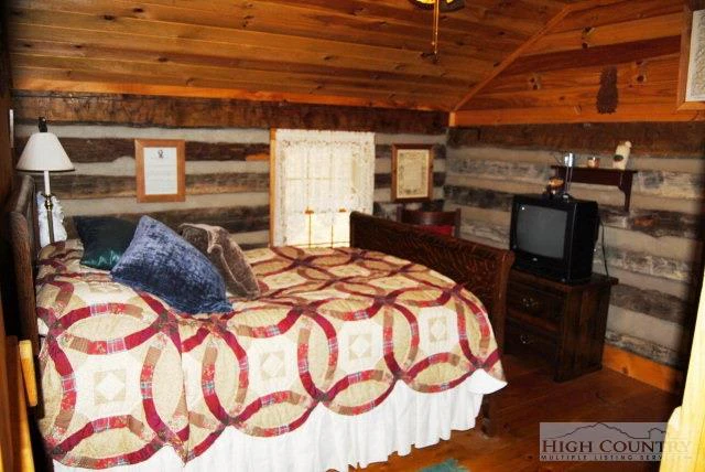 Image number 4 for the current listing