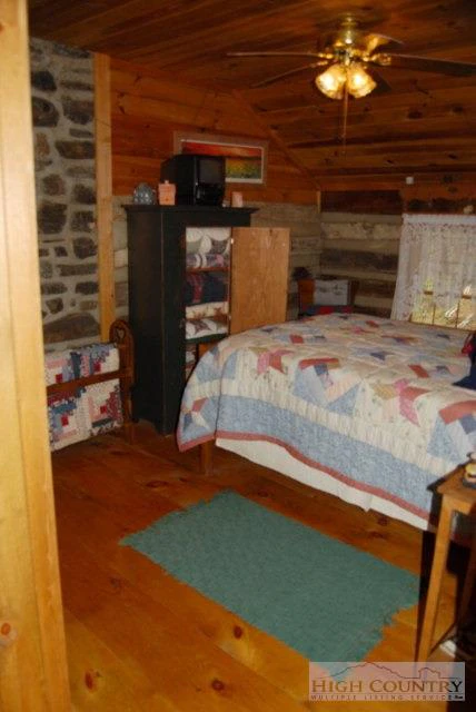 Image number 3 for the current listing