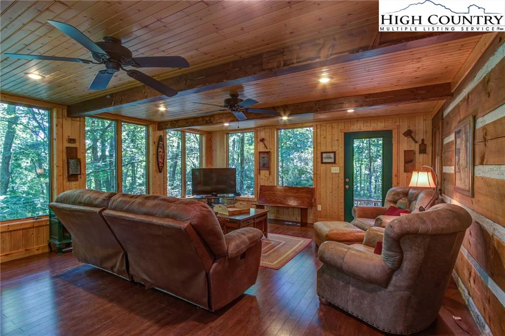 Image number 16 for the current listing
