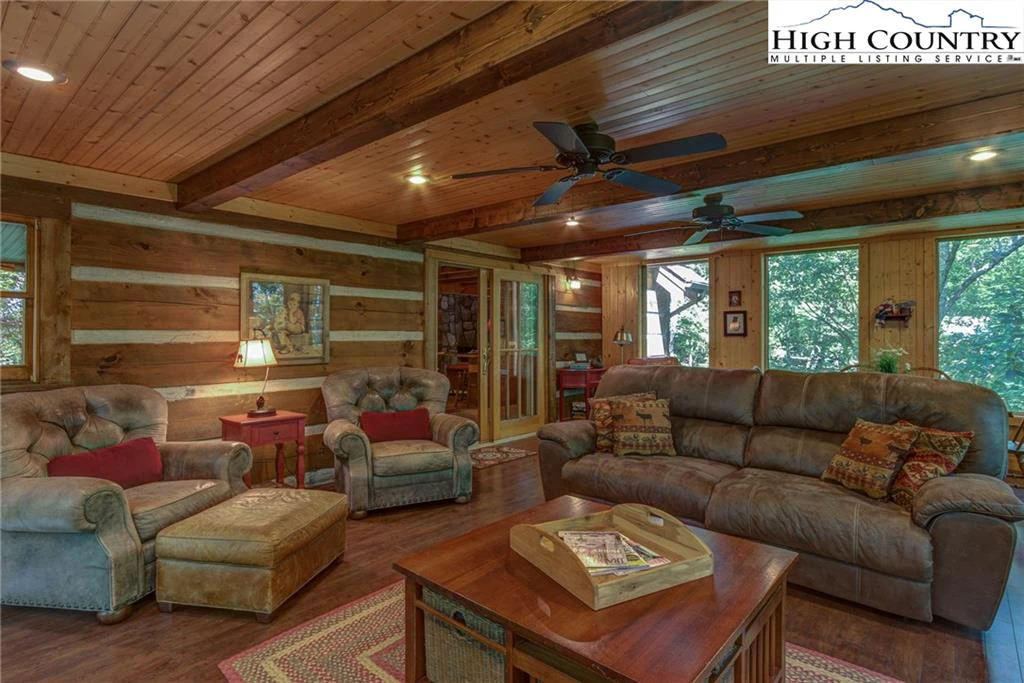 Image number 2 for the current listing