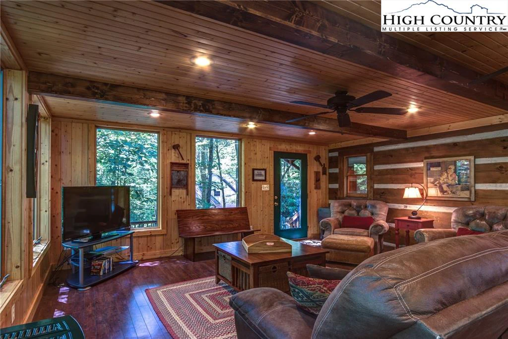 Image number 14 for the current listing