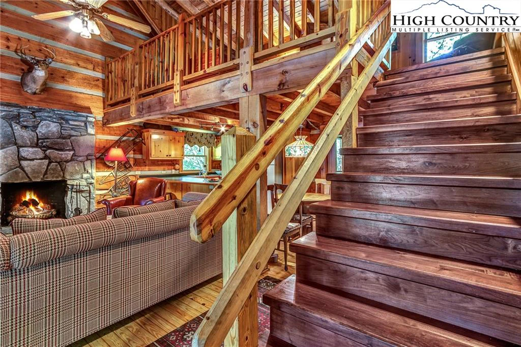 Image number 11 for the current listing