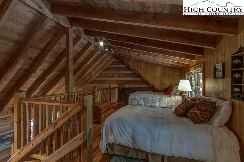Image number 9 for the current listing