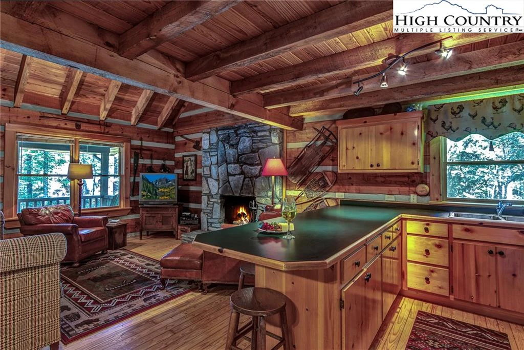 Image number 20 for the current listing