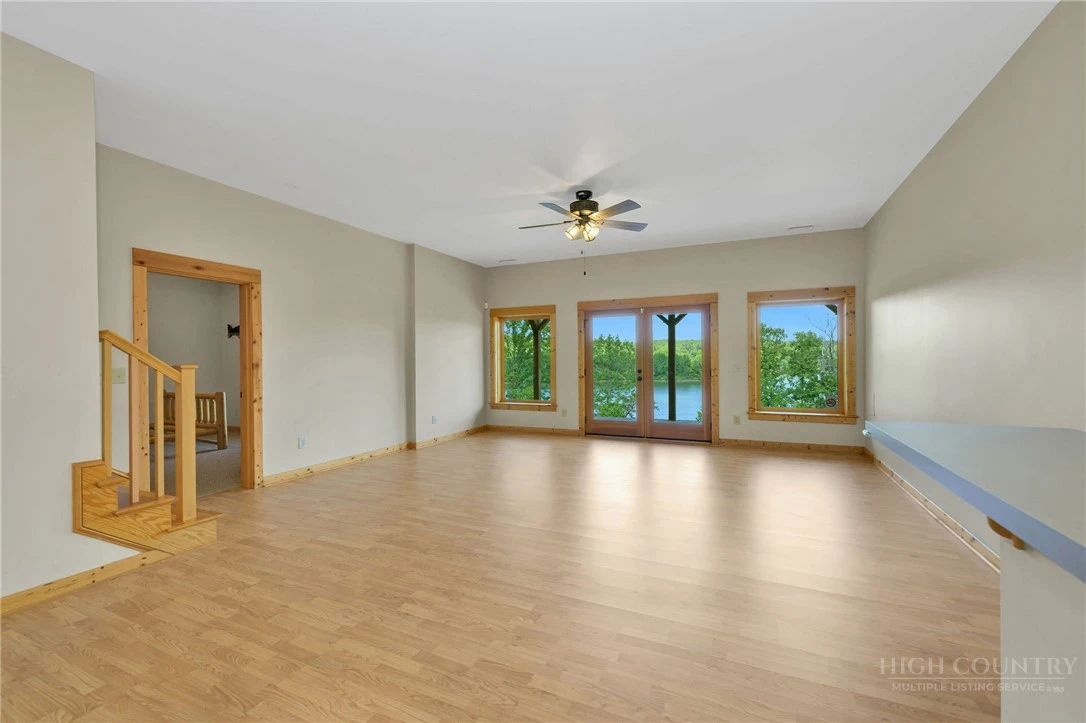 Image number 12 for the current listing