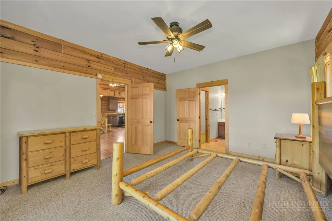 Image number 16 for the current listing