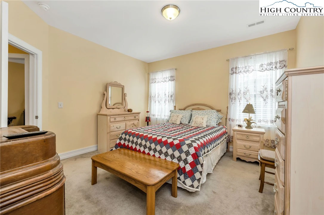 Image number 14 for the current listing