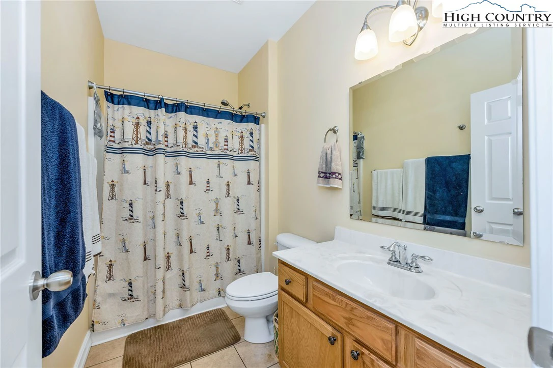 Image number 3 for the current listing
