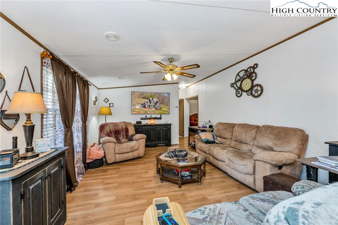 Image number 13 for the current listing