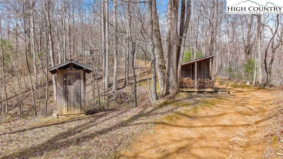 Image number 17 for the current listing